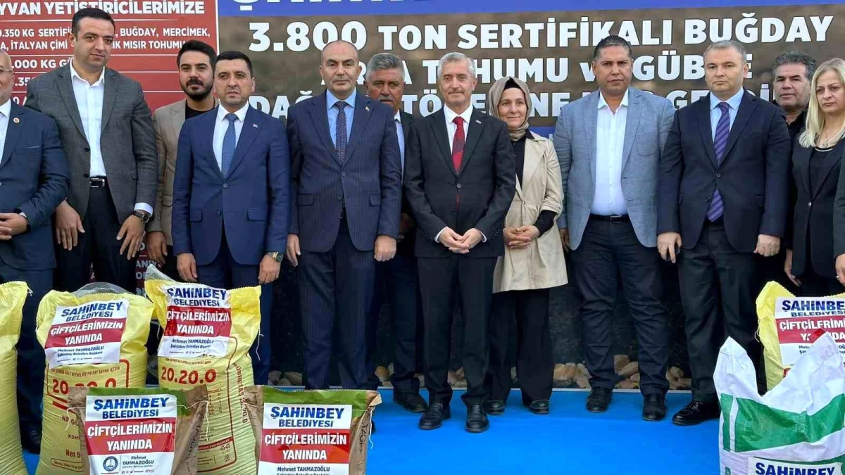 Şahinbey Belediyesi, Çiftçilere 3 Bin 800 Ton Arpa ve Buğday Tohumu ile Gübre Dağıttı