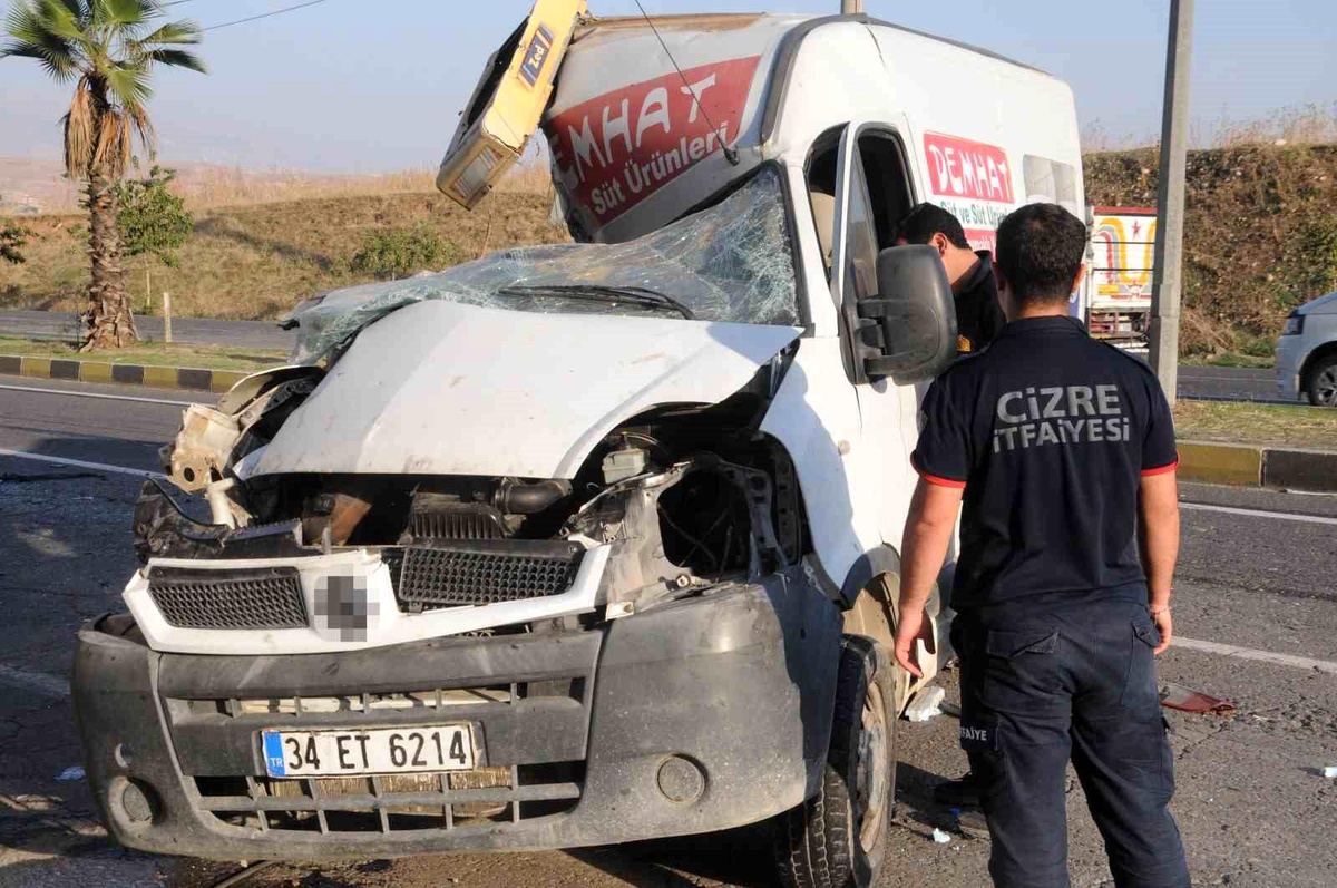 Şırnak Cizre\'de Tır Kazası: 1 Ölü, 1 Yaralı