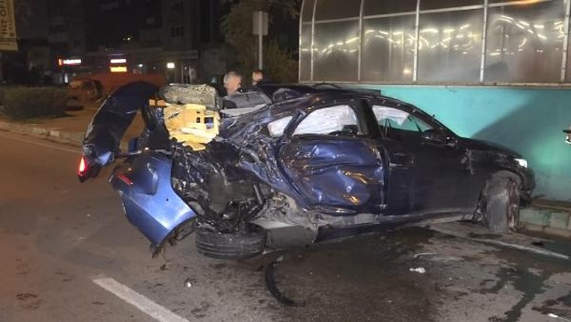 Bursa'da Kontrolden Çıkan Otomobilde Ölü ve Yaralılar Bursa'da Kontrolden Çıkan Otomobilde Ölü ve Yaralılar