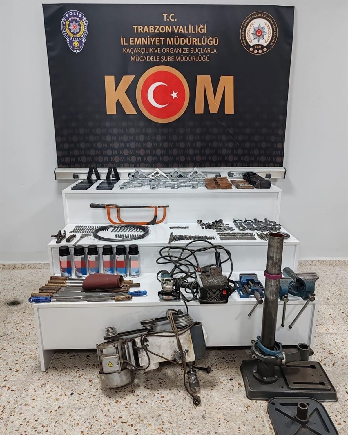 Trabzon\'da silah kaçakçılığı operasyonu: 4 şüpheli gözaltına alındı