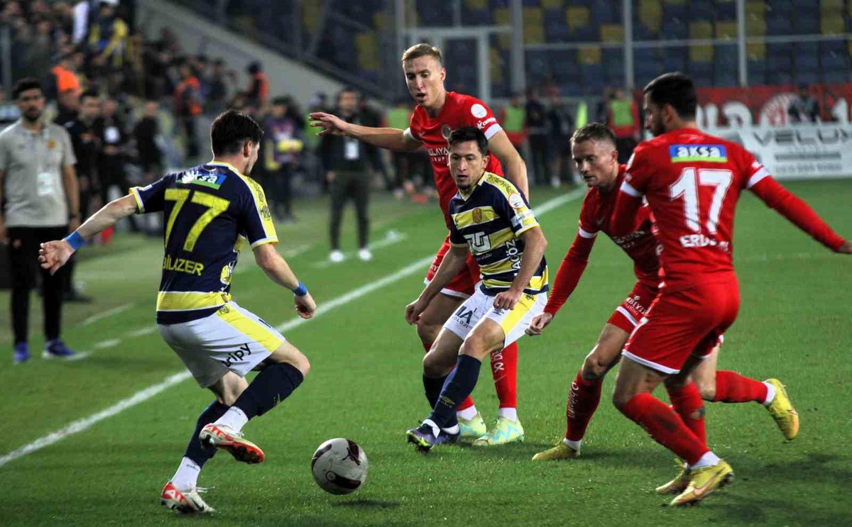 MKE Ankaragücü, Antalyaspor karşısında 2-0 geride