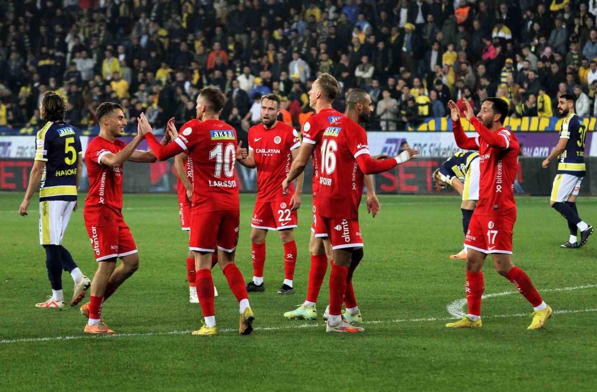 MKE Ankaragücü, Antalyaspor\'a 4-0 mağlup oldu