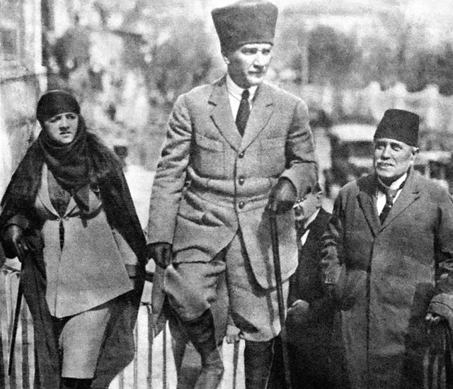 Ulu Önder Mustafa Kemal Atatürk'ü aramızdan ayrılışının 85. yıl dönümünde sevgi, saygı ve hasretle anıyoruz