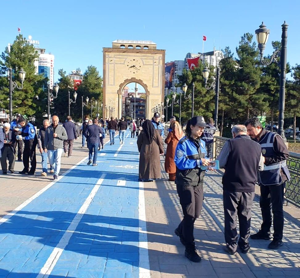 Samsun\'da Polis Ekipleri Dolandırıcılık Suçlarına Karşı Vatandaşları Bilgilendiriyor