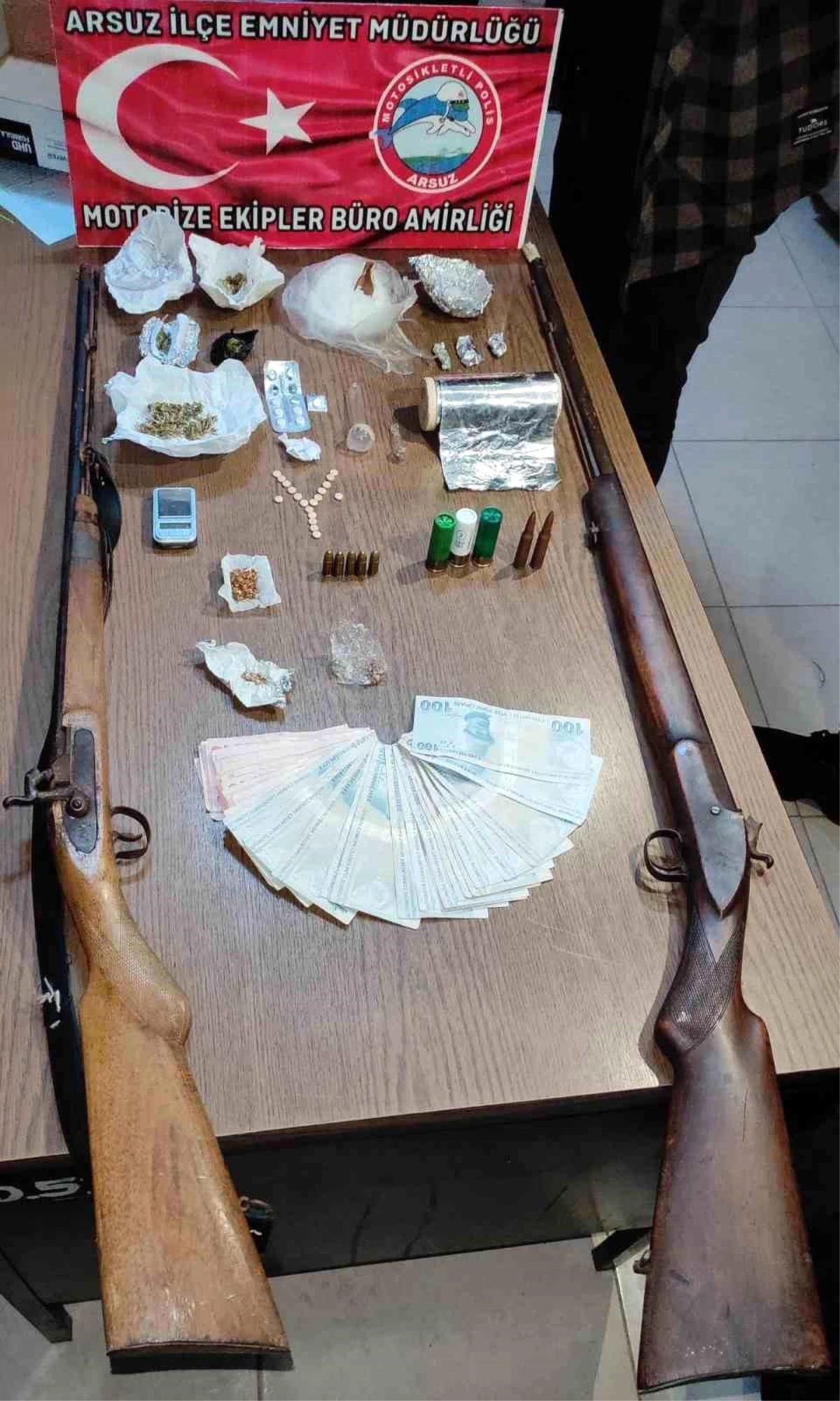 Hatay\'da Zehir Tacirine Operasyon: Uyuşturucu ve Silahlar Ele Geçirildi