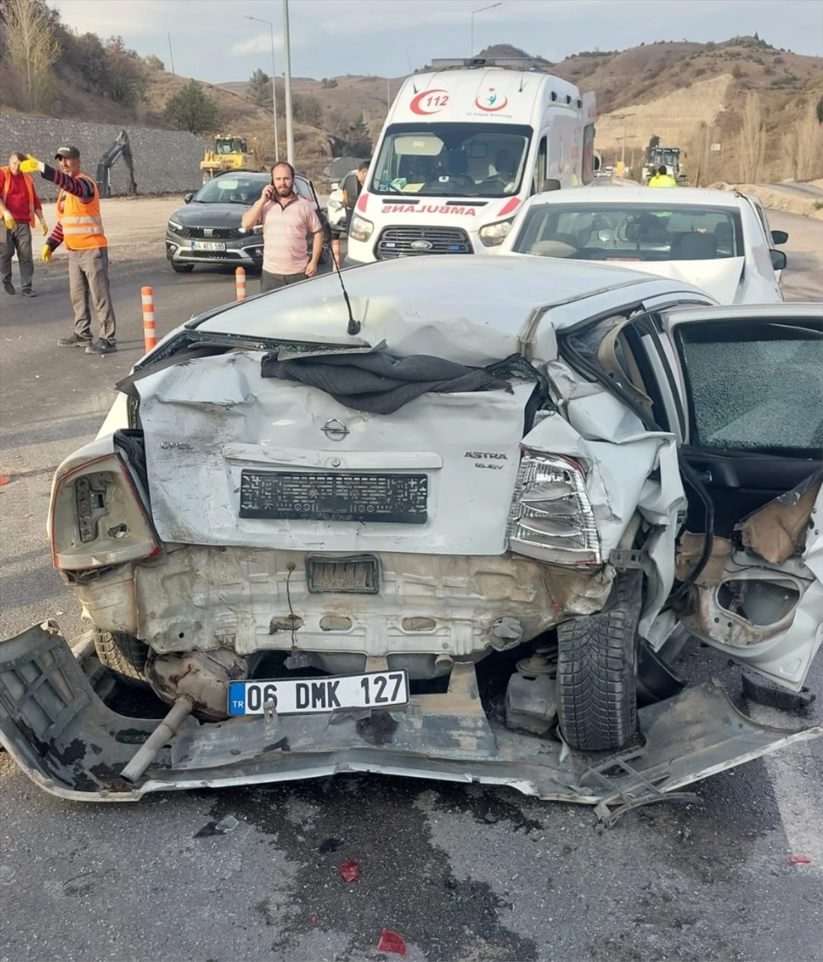 Amasya\'da tır ile 4 otomobilin karıştığı zincirleme trafik kazasında 5 kişi yaralandı