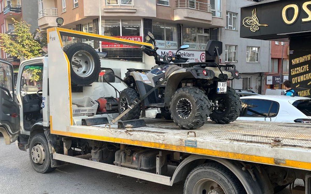 Bilecik\'te İl Emniyet Müdürlüğü Önünde Drift Yapan Sürücüye 20 Bin TL Cezai İşlem
