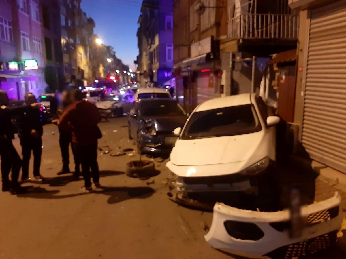 Bakırköy\'de trafik kazasına karışan şüpheliler polis merkezinde görevlilere küfür ve tehditlerde bulundu