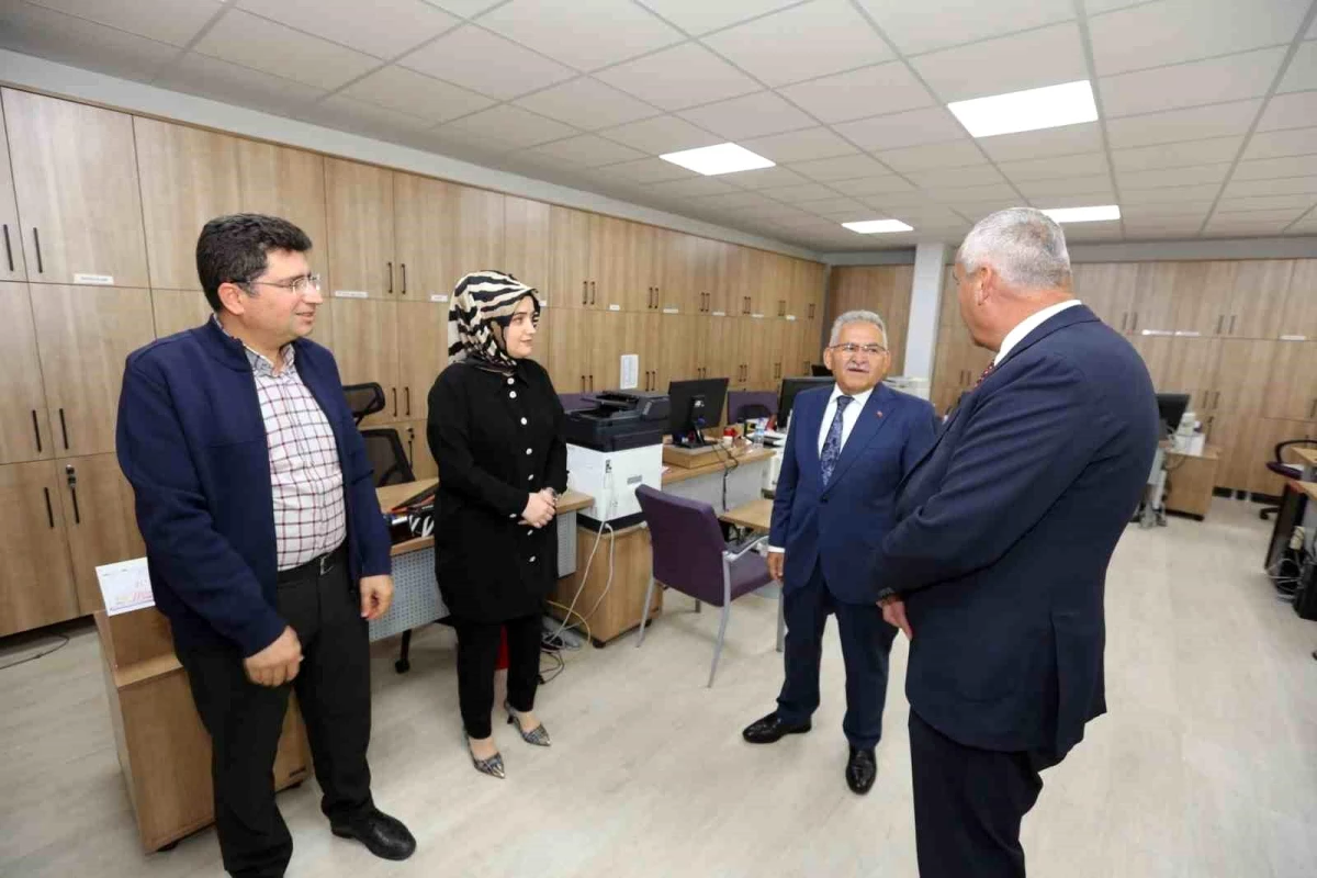 Kayseri Büyükşehir Belediye Başkanı Melikgazi Kaymakamlığı\'nı ziyaret etti
