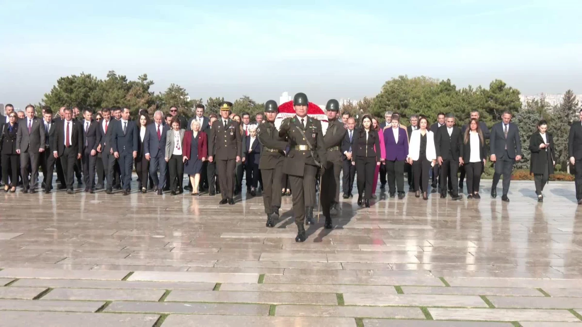 CHP Genel Başkanı Özgür Özel, Anıtkabir\'i ziyaret etti