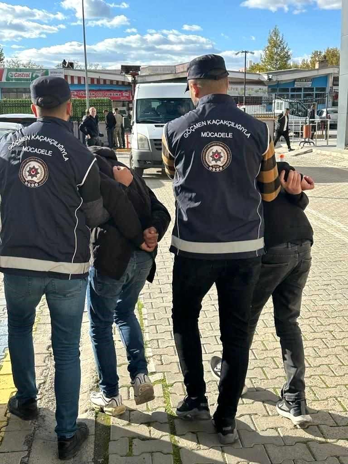 Erzincan\'da Kaçak Göçmen Operasyonu: 2 Kişi Tutuklandı