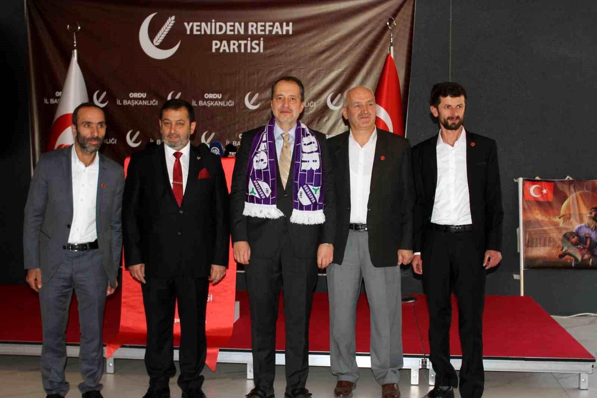 Yeniden Refah Partisi Genel Başkanı Dr. Fatih Erbakan, İslam aleminin Türkiye öncülüğünde yeni siyasi ve askeri birlikler kurması gerektiğini söyledi
