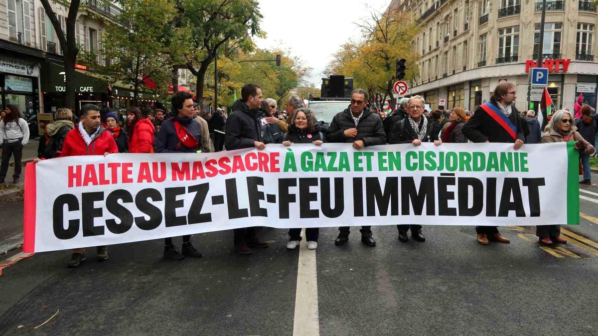 Paris\'te Filistin\'e Destek Gösterisi
