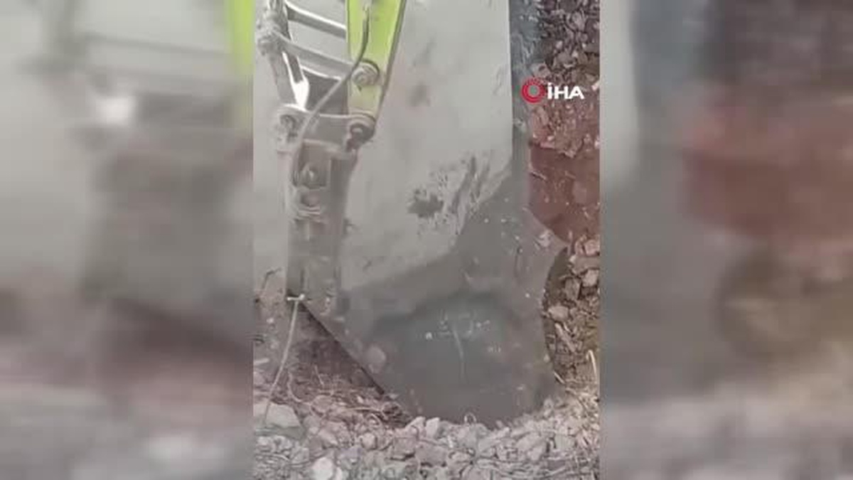 Güngören Belediyesi Yıkım İşlemi Sırasında Yan Binanın Dükkanını Su Bastı