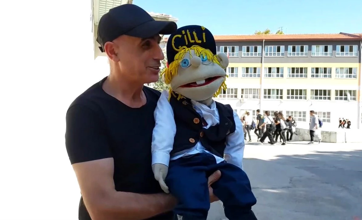 Vantrolog Sanatçısı Müsayip Gülen, 41 Yıldır Kuklasıyla Türkiye\'yi Geziyor