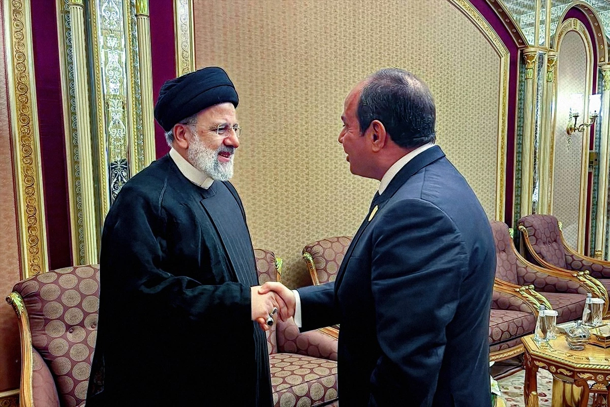 İran Cumhurbaşkanı Reisi ve Mısır Cumhurbaşkanı Sisi, Suudi Arabistan\'da bir araya geldi