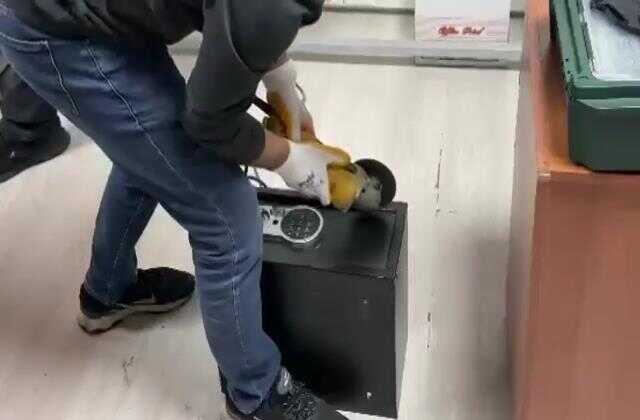 İstanbul'da Göçmen Kaçakçılığı Operasyonu: Polisler ve Memurlar da Yakalandı