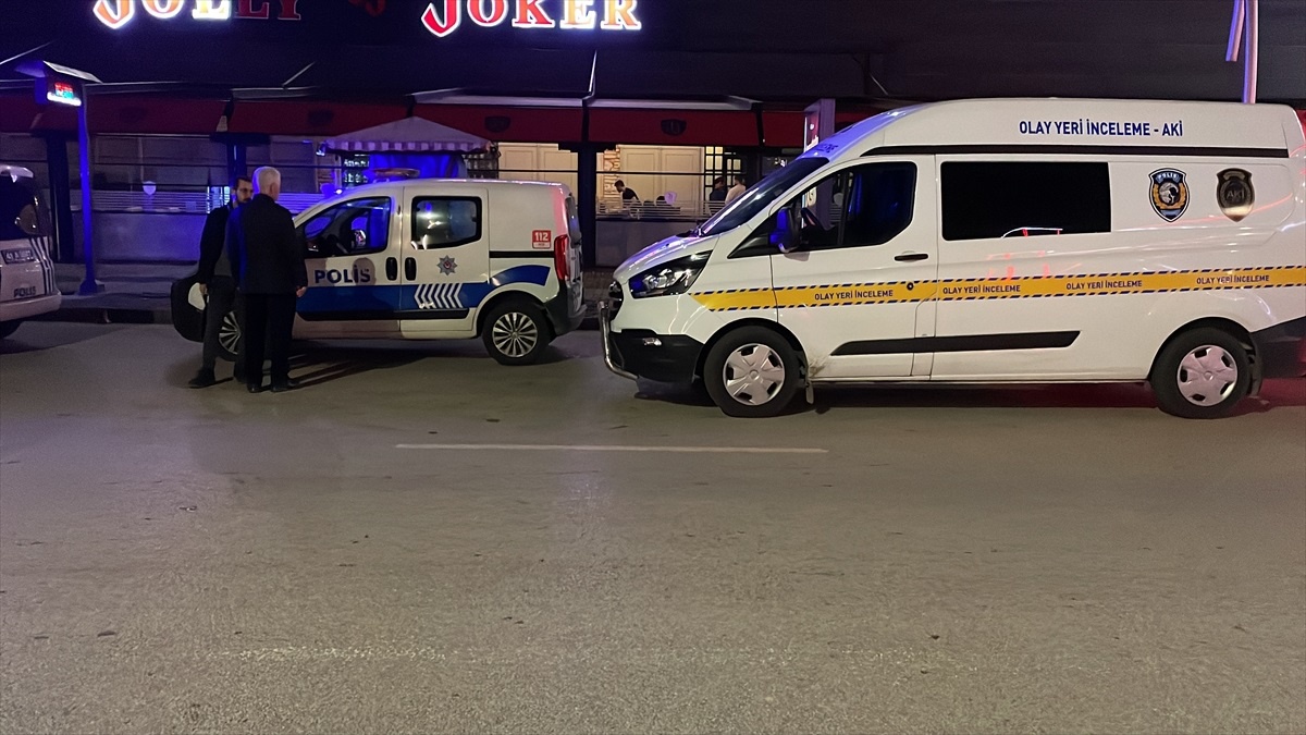 İzmit\'te eğlence mekanında rastgele ateş eden 2 şüpheli gözaltına alındı