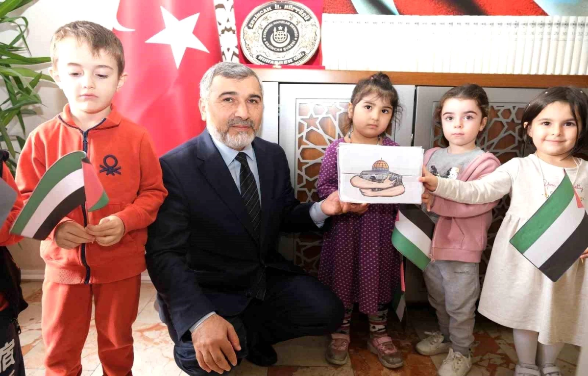 Erzincan\'da Kur\'an Kursu Öğrencileri Filistin\'e Yardım Gönderdi