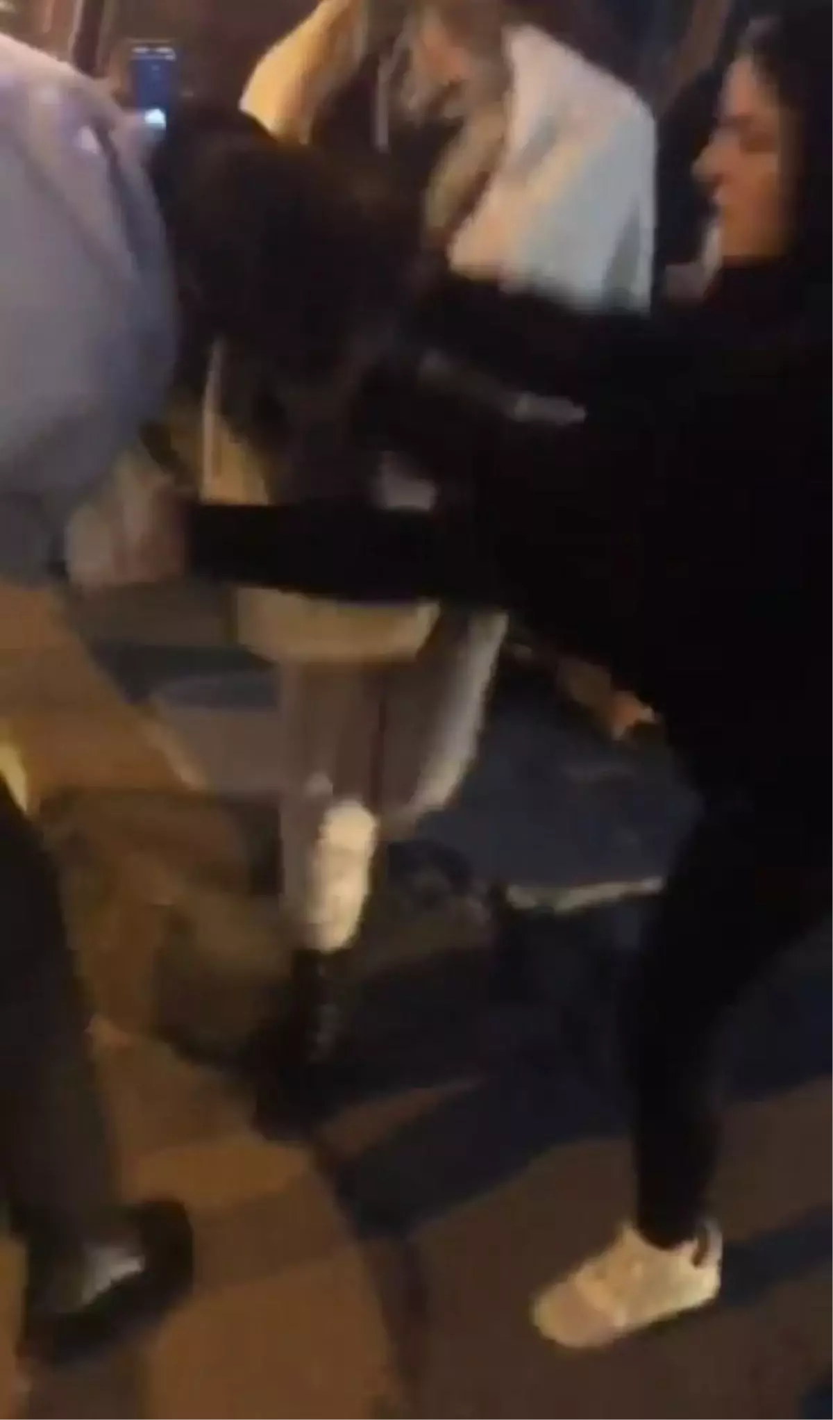 Bartın'da Lise Öğrencileri Arasında Çıkan Kavga Cep Telefonuyla Görüntülendi