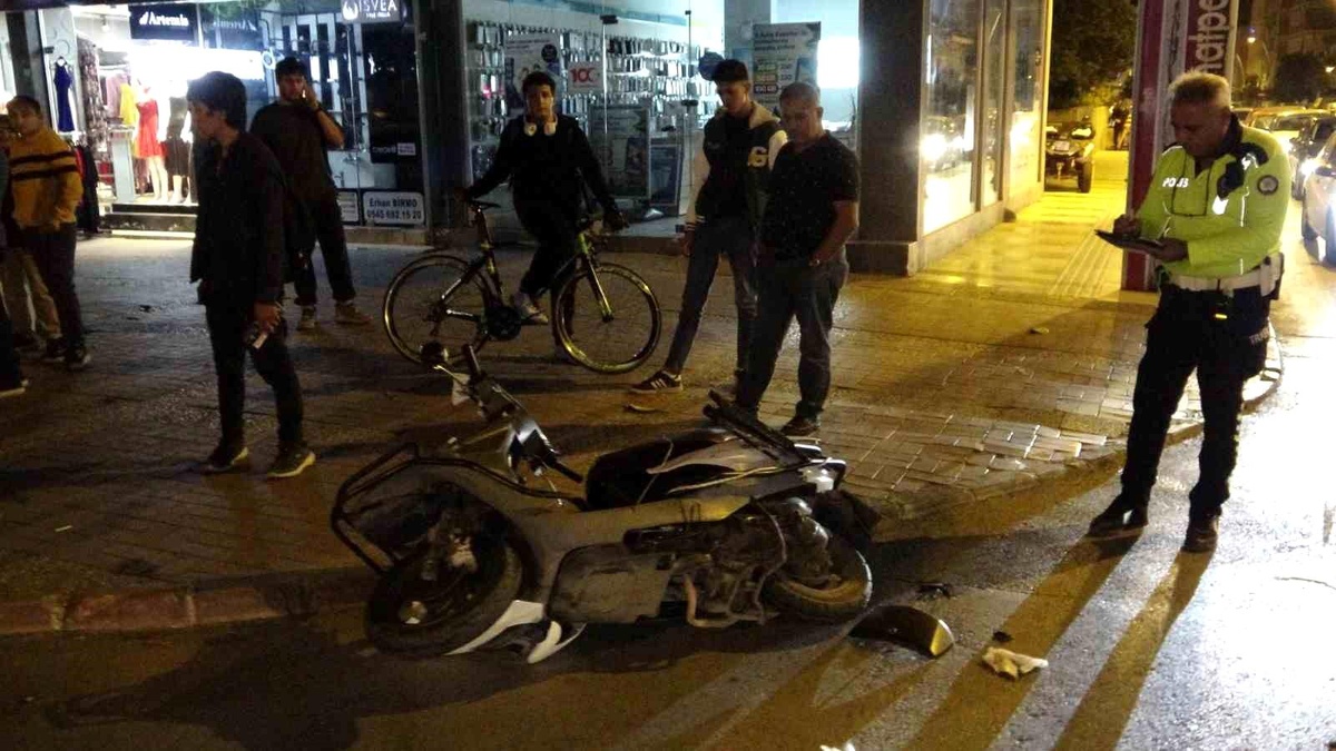Manavgat\'ta Zincirleme Kaza: Motosiklet Sürücüsü Yaralandı