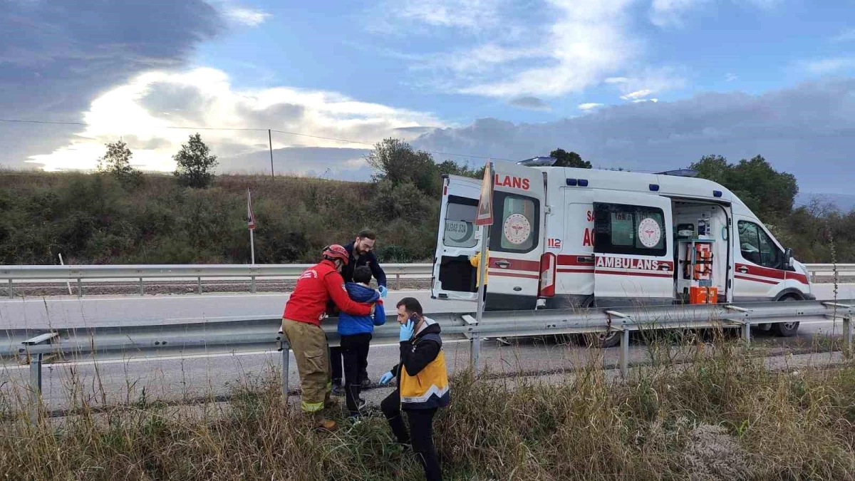 Bursa\'da otomobil refüje uçtu: 3 yaralı