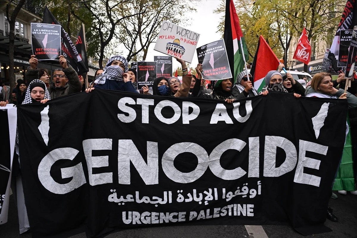 Paris\'te binlerce kişi Gazze için ateşkes talebiyle gösteri düzenledi