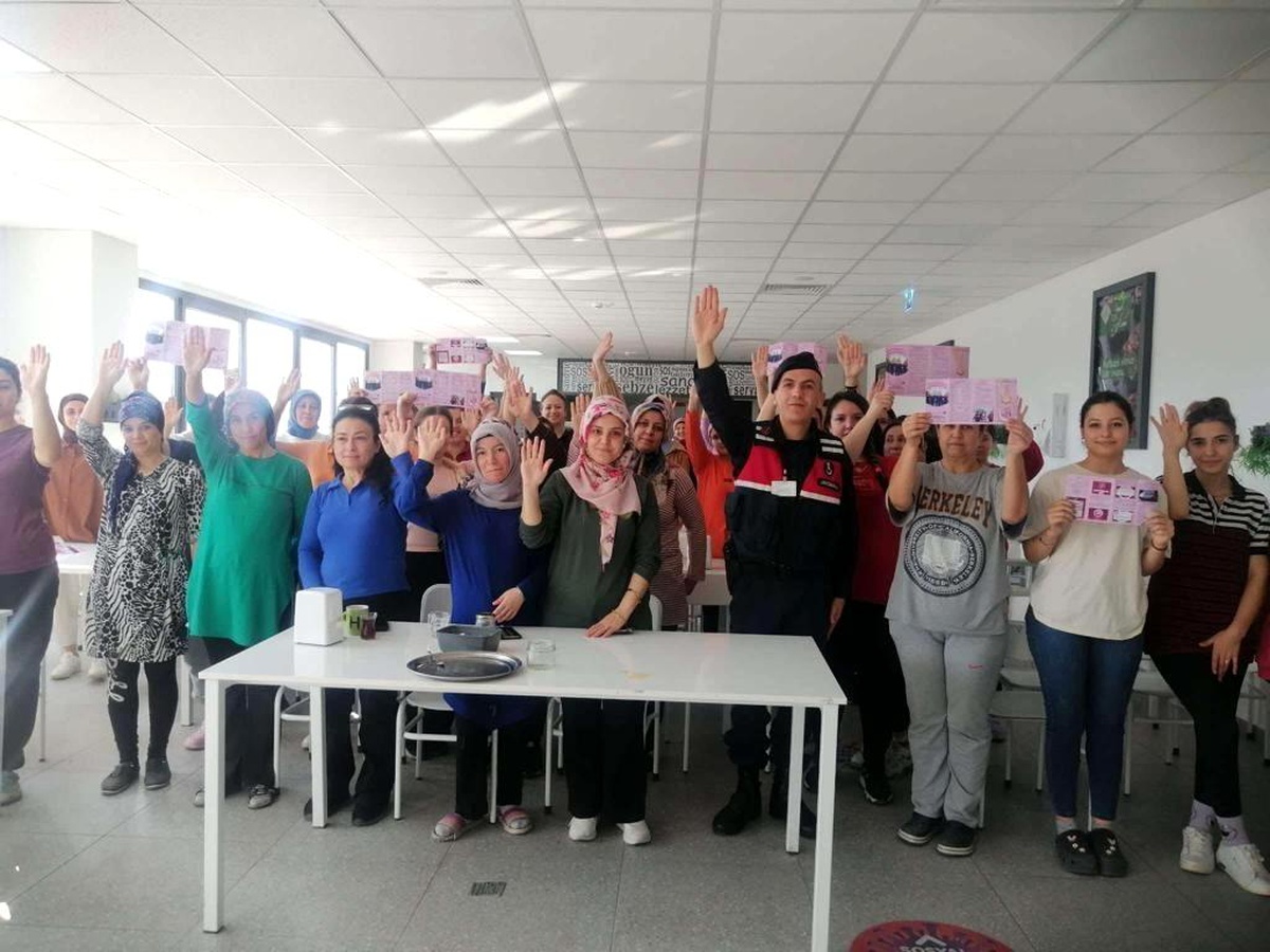 Salihli\'de Kadın Acil Destek Uygulaması (KADES) Tanıtıldı
