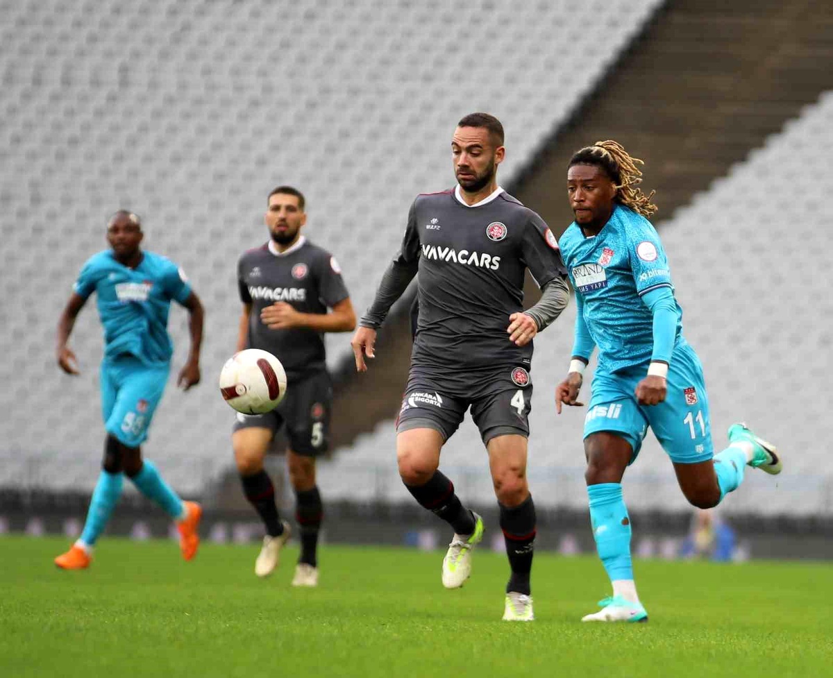 Sivasspor, Fatih Karagümrük\'e 3-0 mağlup oldu