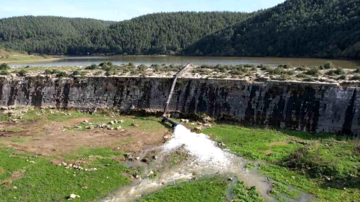 İstanbul\'da Kuraklık Tehlikesi: Sazlıdere Barajı Kuruma Seviyesine Geldi