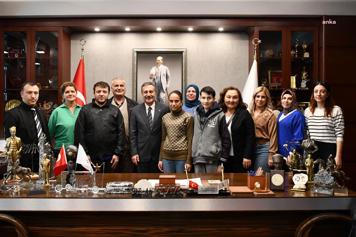 Tepebaşı Belediye Başkanı Ahmet Ataç, Özel Gereksinimli Gençlere Eğitim Dayanışma ve Sosyal İşletme Kooperatifi ile bir araya geldi