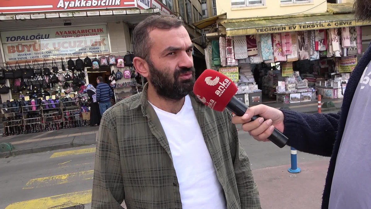 Rizeli Vatandaşlar Atatürk\'ün Ölüm Yıldönümünde Üzüntülerini Belirtti