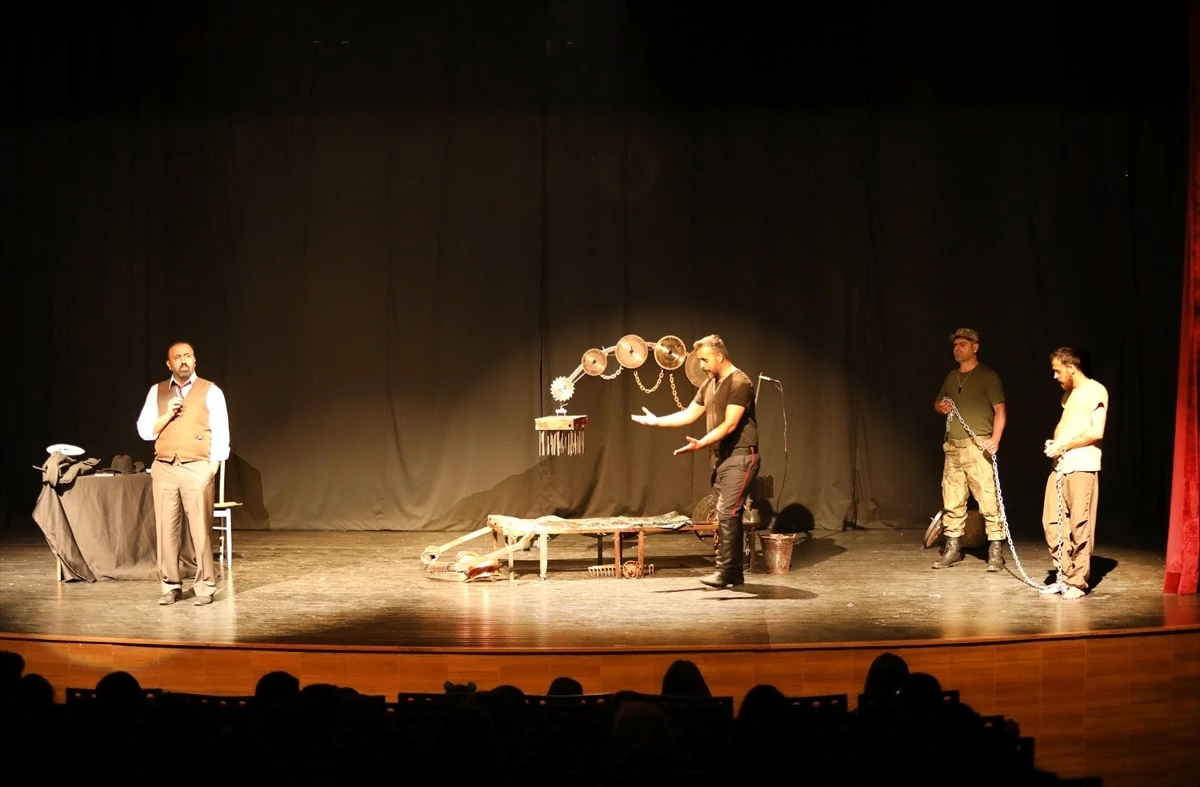 Van Büyükşehir Belediyesi Ücretsiz Tiyatro Etkinliği Devam Ediyor