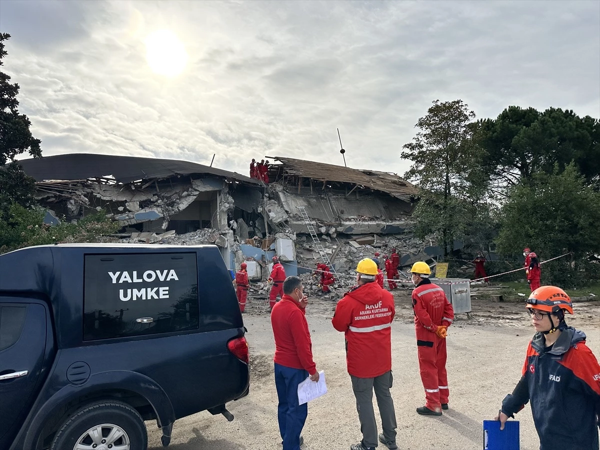 Arama Kurtarma Dernekleri Federasyonu Yalova\'da Deprem Tatbikatı Düzenledi