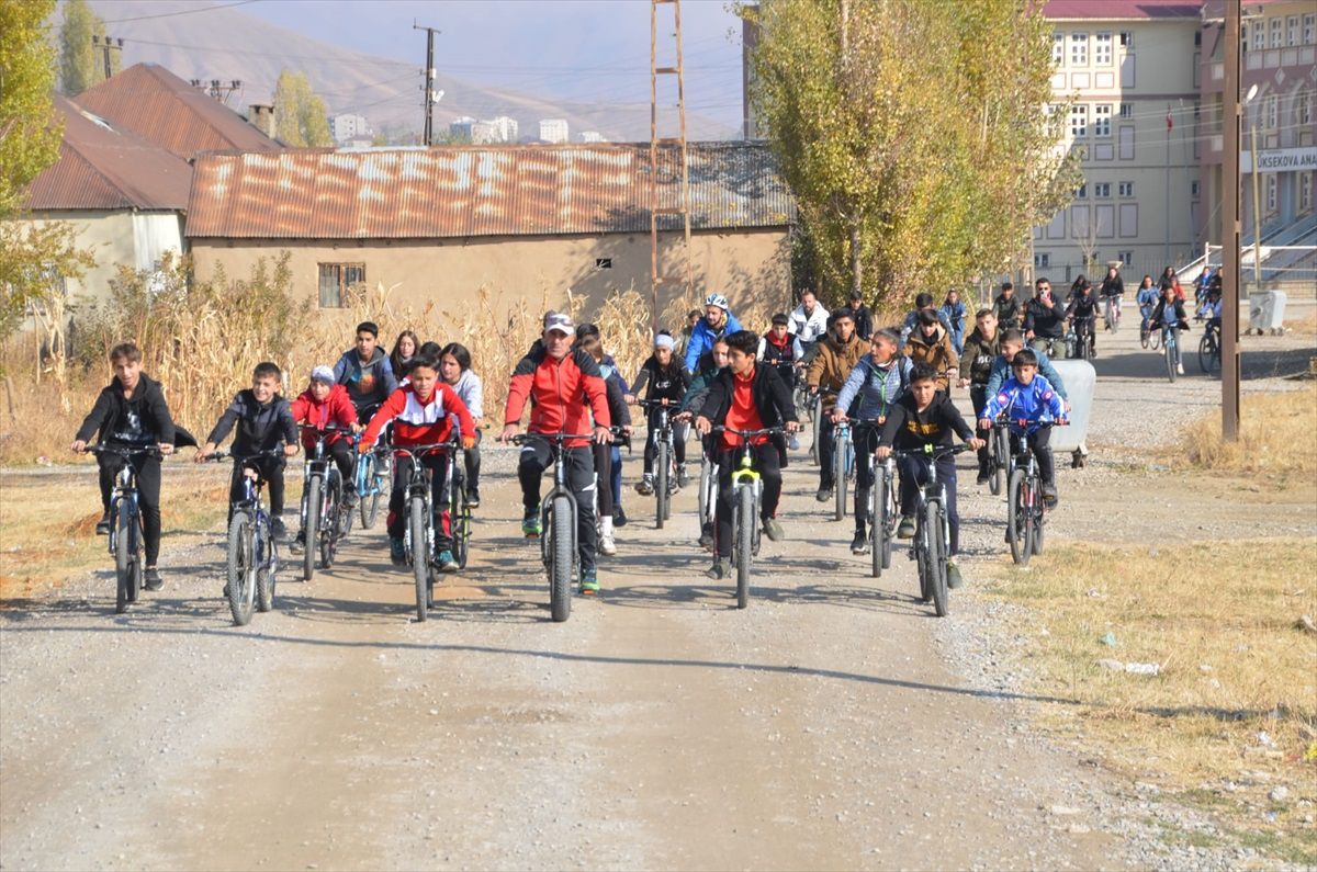Yüksekova\'da kayaklı koşuda başarılarını antrenörlükle sürdürüyor