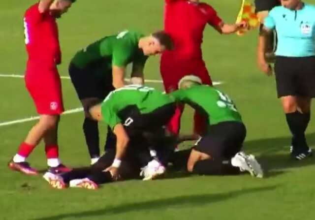 28 yaşındaki Ganalı futbolcu Dwamena maç sırasında yere yığılarak hayatını kaybetti 28 yaşındaki Ganalı futbolcu Dwamena maç sırasında yere yığılarak hayatını kaybetti
