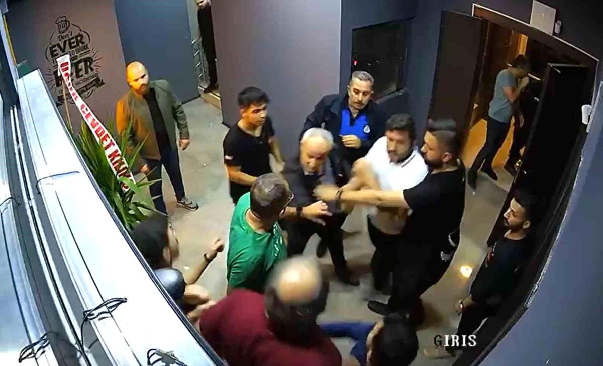 Aydın\'da alkollü mekanda sigara denetimi sırasında polis ve gazeteci saldırıya uğradı
