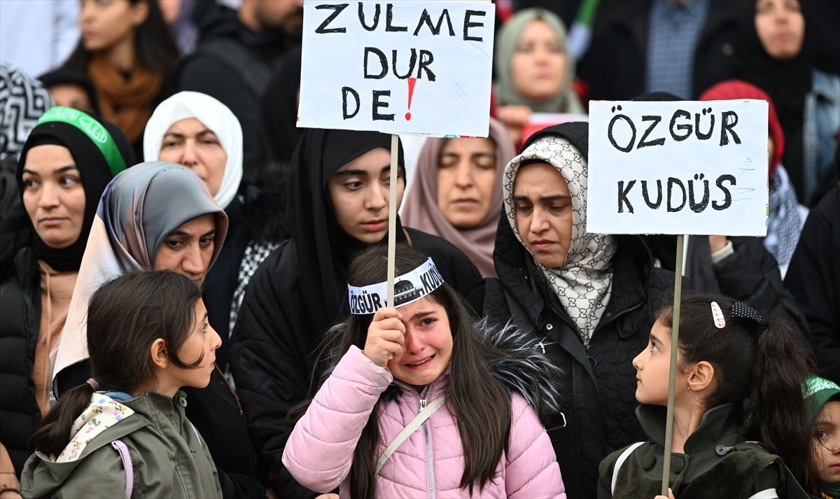 Ankara\'da İnsan Zinciriyle Gazze\'ye Destek Eylemi