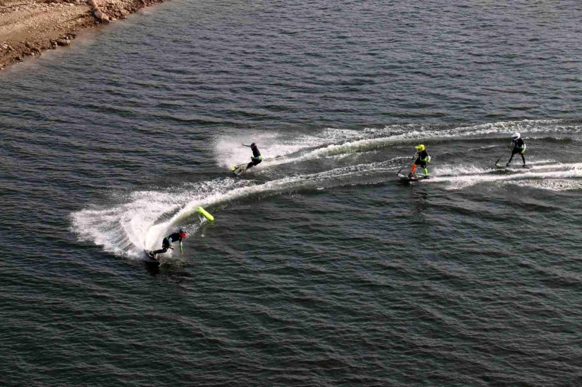 Hasankeyf\'te Türkiye Sujeti ve Flyboard Şampiyonası ile Türkiye Motosurf Şampiyonası Finali Gerçekleştirildi