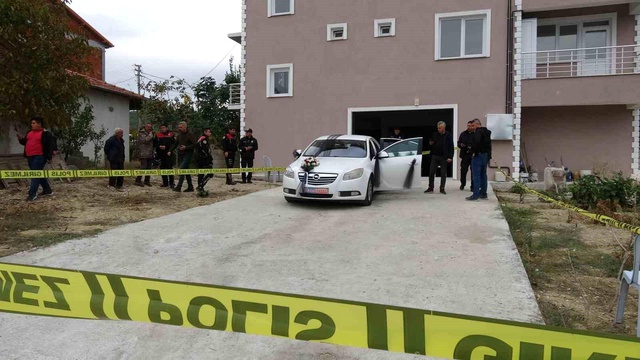Burdur'da damat, kazara gelin arabasının şoförünü vurdu Burdur'da damat, kazara gelin arabasının şoförünü vurdu