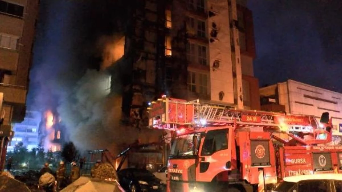 Bursa\'da İş Merkezinde Çıkan Yangın Kontrol Altına Alındı