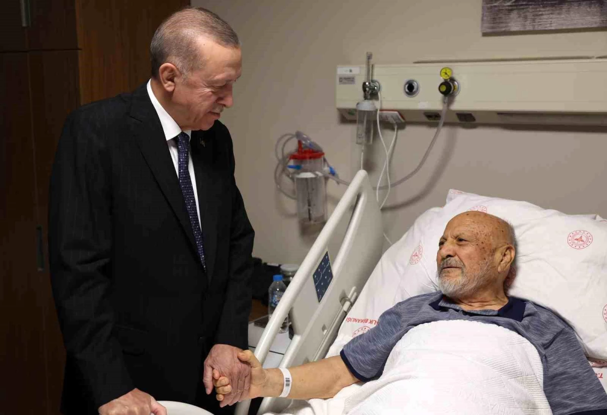 Cumhurbaşkanı Erdoğan, eski Devlet Bakanı Aksay\'ı hastanede ziyaret etti