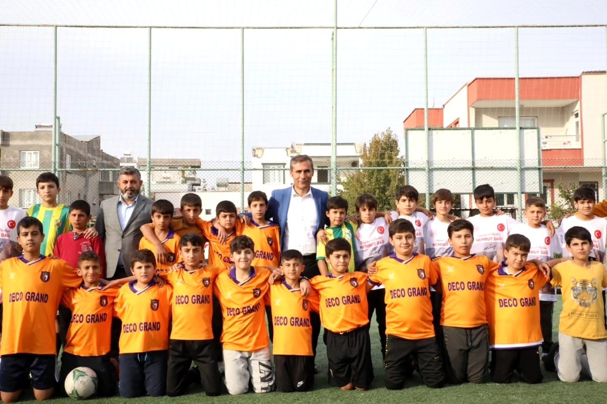 Depremden etkilenen gençler spor yaparak psikolojilerini atmaya çalışıyor
