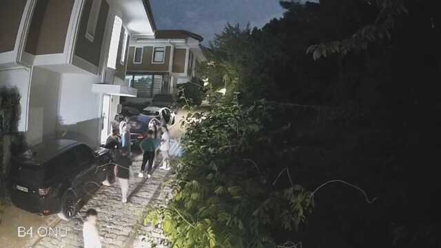Dilan ve Engin Polat'ın komşuları ile park kavgası! Yumruk attığı anın görüntüsü ortaya çıktı Dilan ve Engin Polat'ın komşuları ile park kavgası! Yumruk attığı anın görüntüsü ortaya çıktı