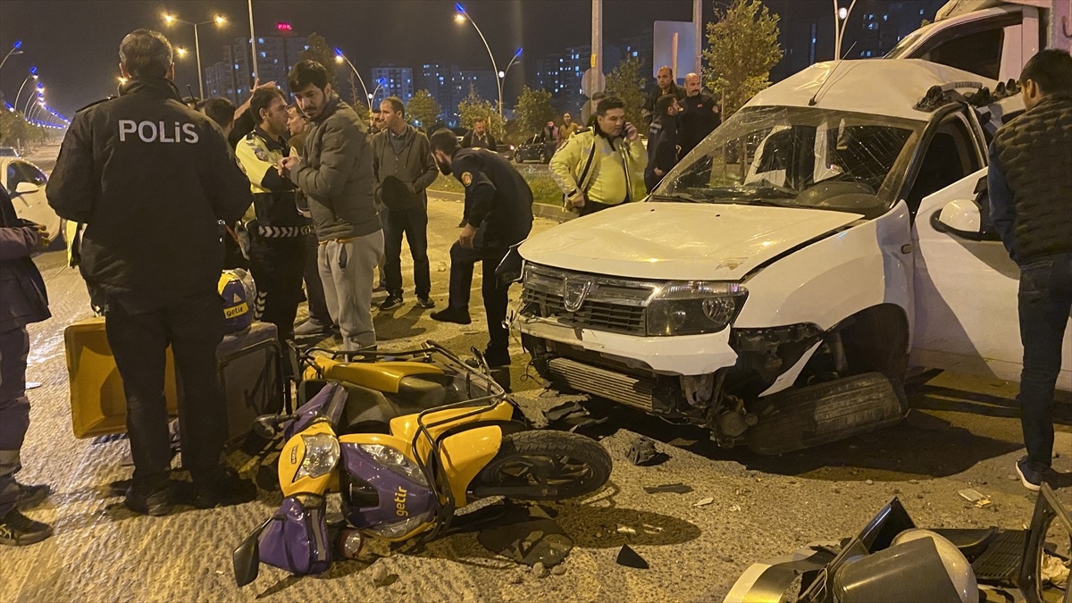 Diyarbakır\'da Zincirleme Trafik Kazası: 4 Yaralı