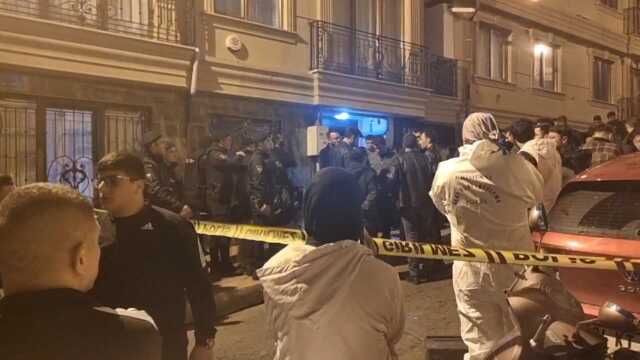 Eşini ve 3 çocuğunu silahla öldürüp intihar girişiminde bulundu Eşini ve 3 çocuğunu silahla öldürüp intihar girişiminde bulundu