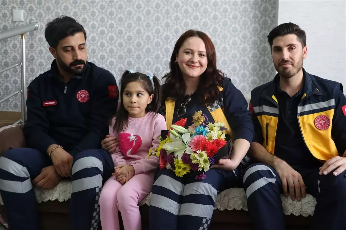 Okulda kalbi duran Serra\'yı, 4 dakikada ulaşan ambulans ekibi hayata bağladı