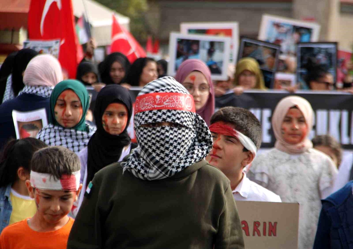 Kayseri'de Filistin'e Destek İçin 'Sessiz Yürüyüş' Düzenlendi