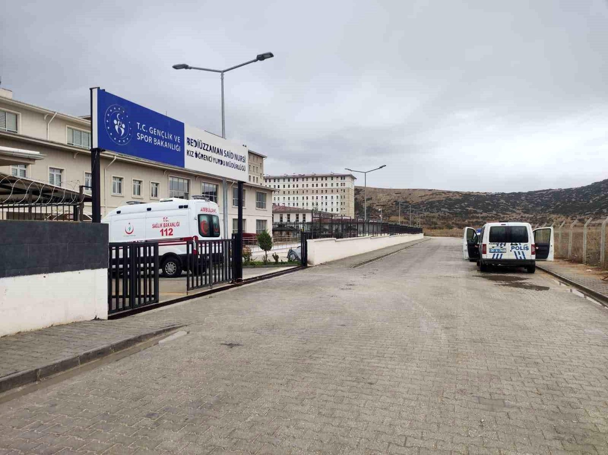 Isparta\'da kız öğrenci yurdunda yemek zehirlenmesi şüphesiyle soruşturma başlatıldı