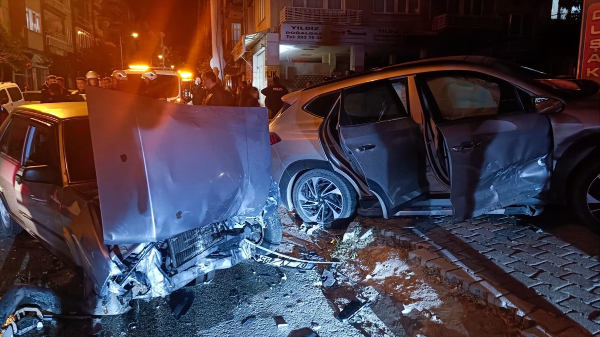 Isparta\'da otomobil ile cipin karıştığı kaza: 2 yaralı